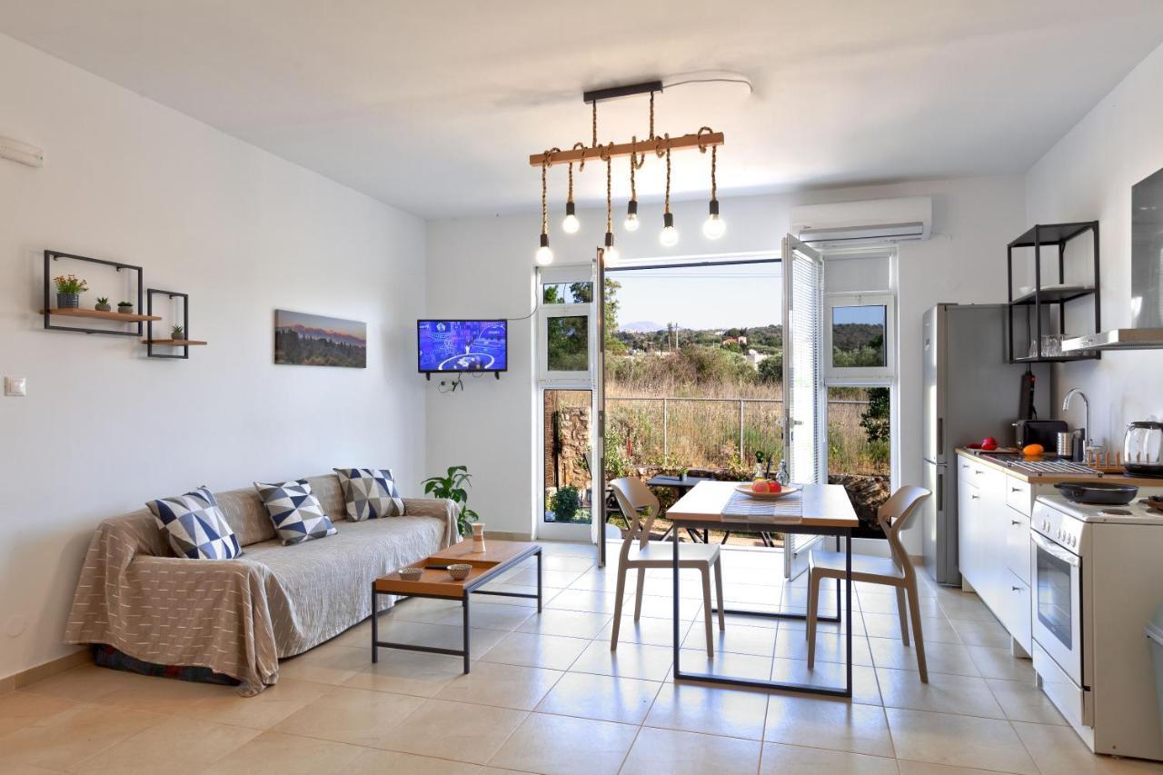 ואמוס Livingfy Apt With Mountain View & Garden מראה חיצוני תמונה