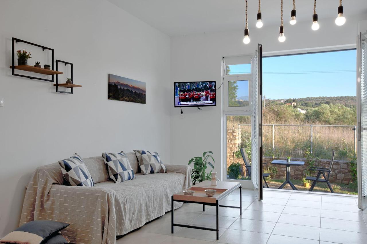 ואמוס Livingfy Apt With Mountain View & Garden מראה חיצוני תמונה
