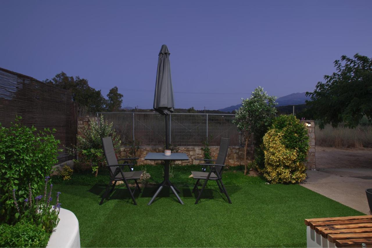 ואמוס Livingfy Apt With Mountain View & Garden מראה חיצוני תמונה