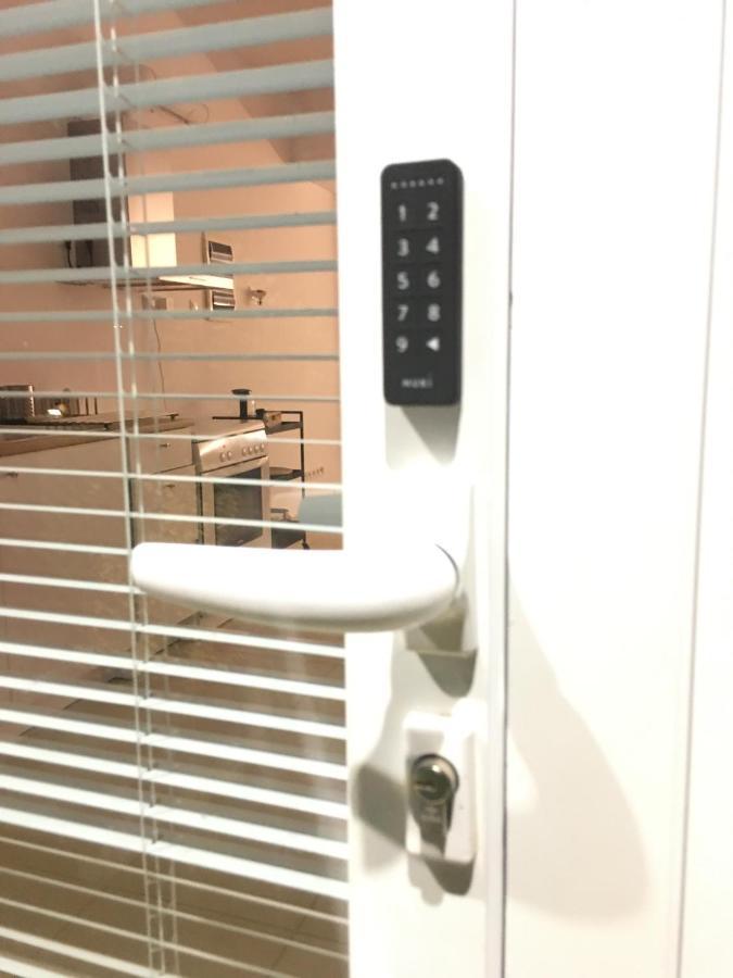 ואמוס Livingfy Apt With Mountain View & Garden מראה חיצוני תמונה